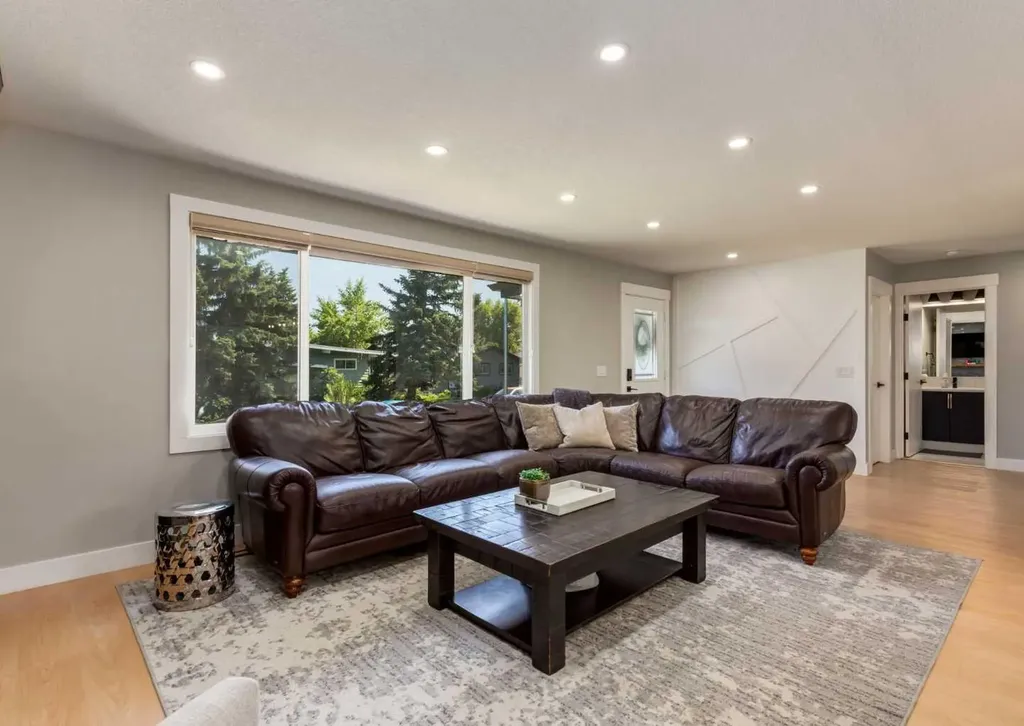 4627 Verona Drive NW Calgary AB T3A 0P5