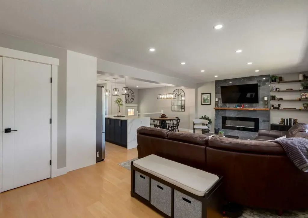 4627 Verona Drive NW Calgary AB T3A 0P5
