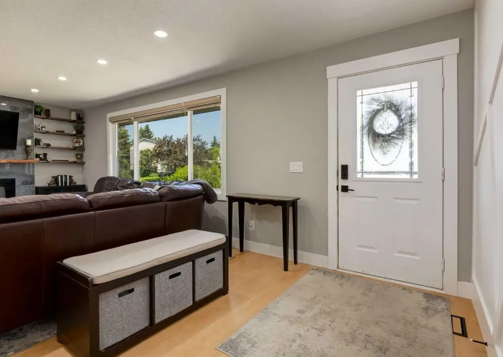 4627 Verona Drive NW Calgary AB T3A 0P5