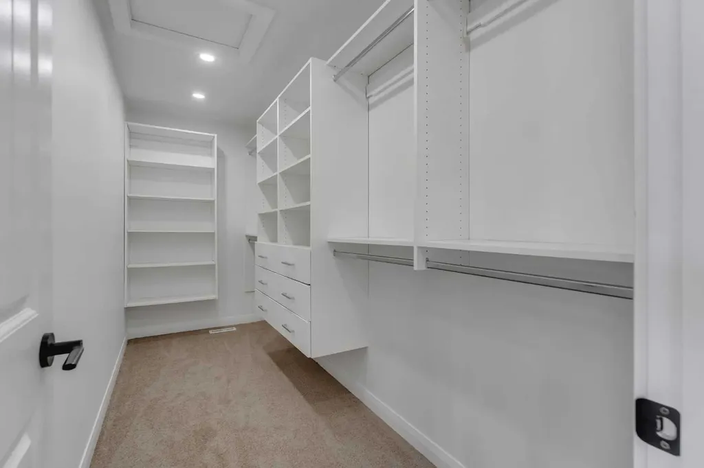 248 Sandpiper Boulevard Chestermere AB T1X 0Y5