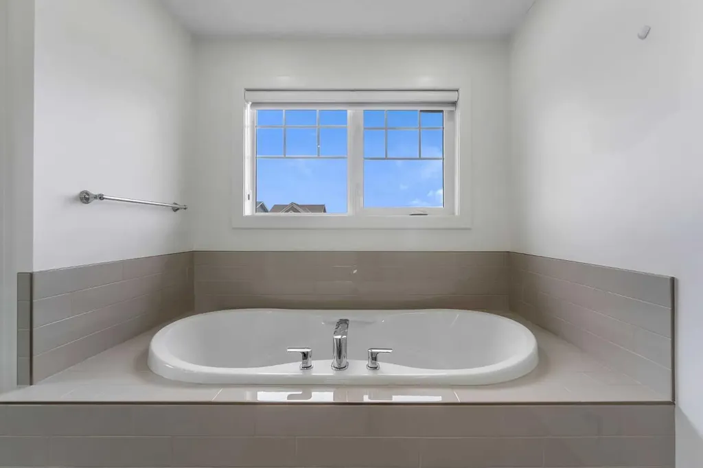 248 Sandpiper Boulevard Chestermere AB T1X 0Y5