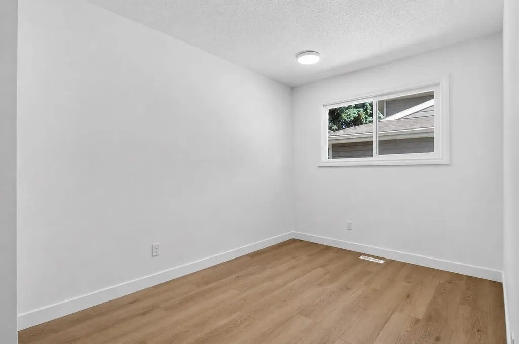 14736 Deerfield Drive SE Calgary AB T2J 5Y1