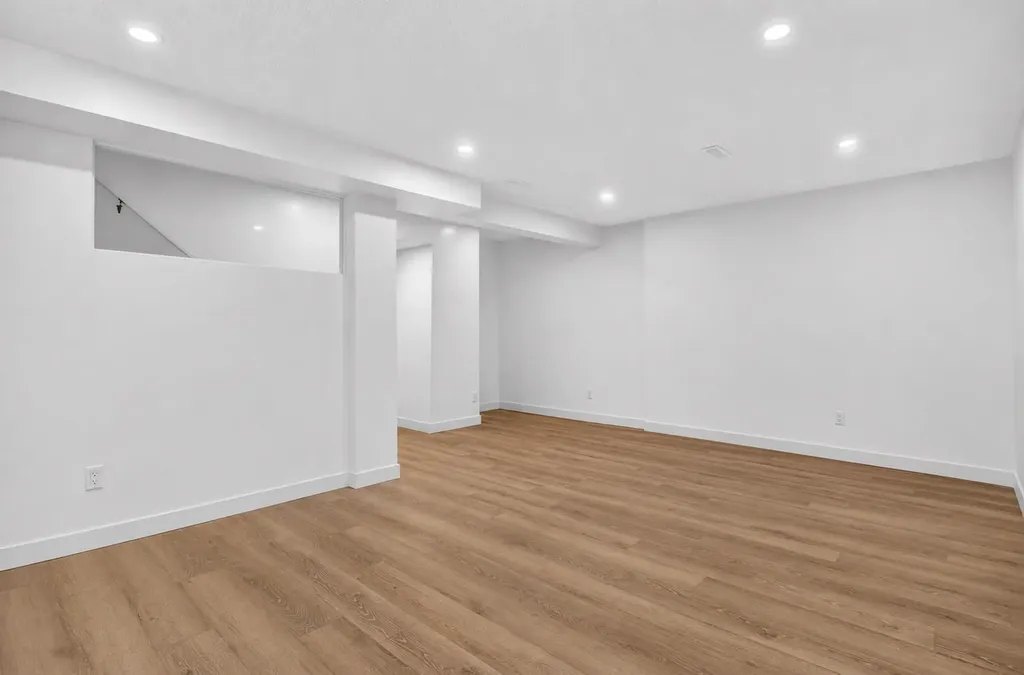 14736 Deerfield Drive SE Calgary AB T2J 5Y1