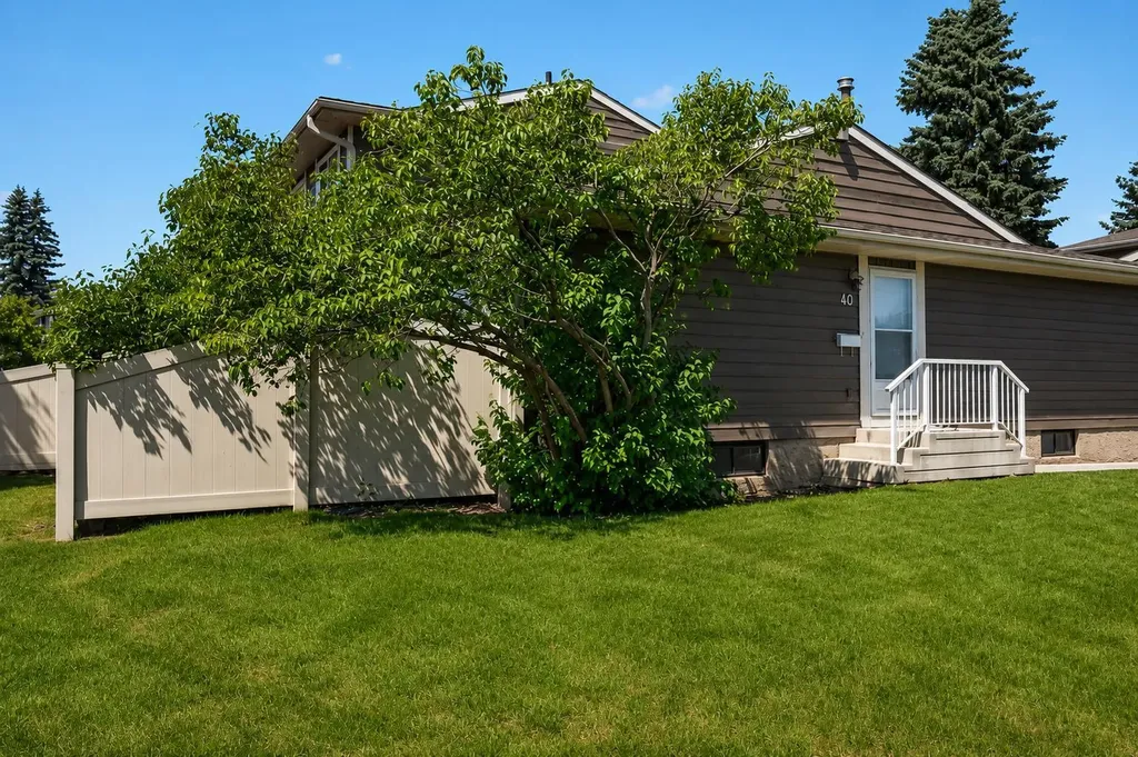 14736 Deerfield Drive SE Calgary AB T2J 5Y1