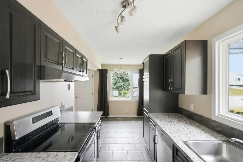 118 Dovertree Place SE Calgary AB T2B2K3