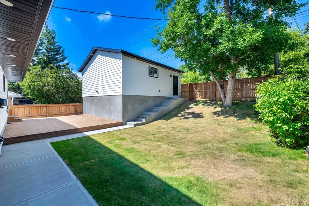 88 Cheyenne Crescent NW Calgary AB T2L0Z2