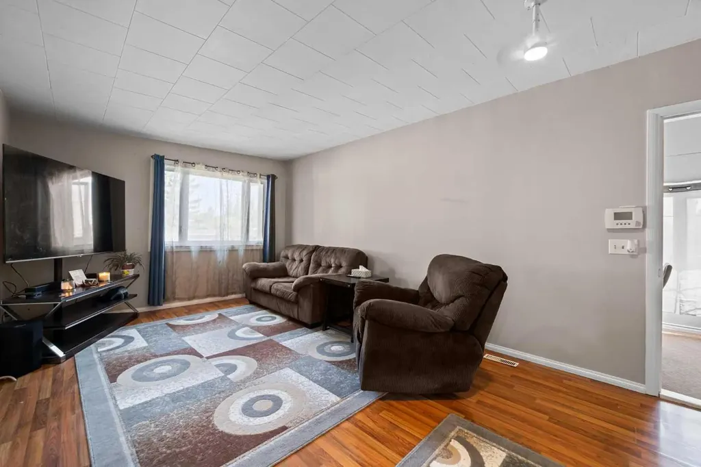 4704 50 Avenue Killam AB T0B2L0