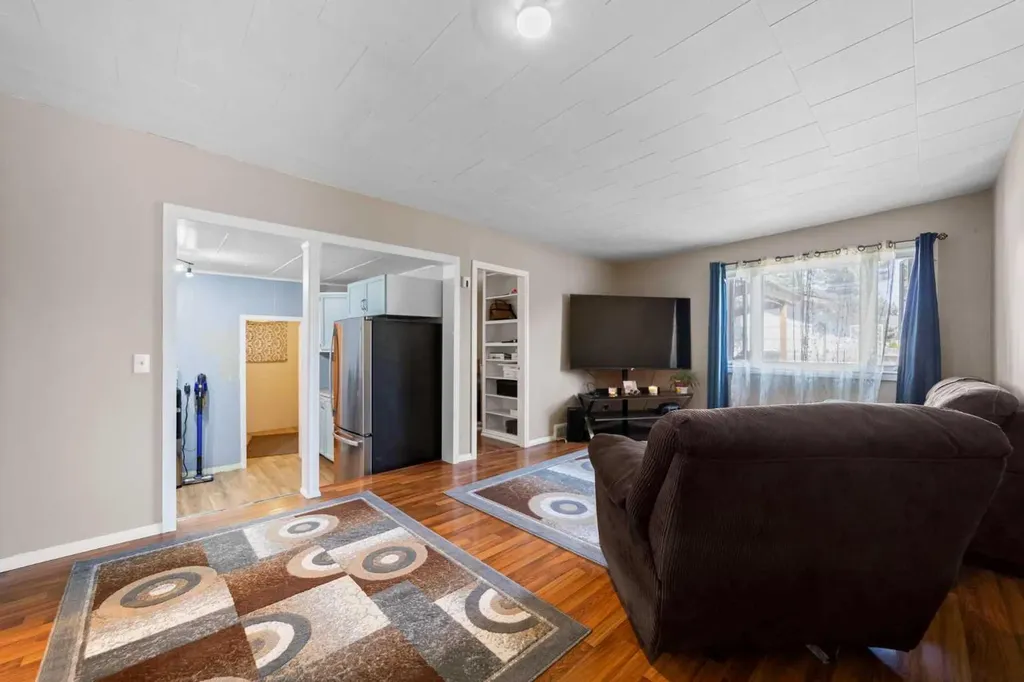 4704 50 Avenue Killam AB T0B2L0