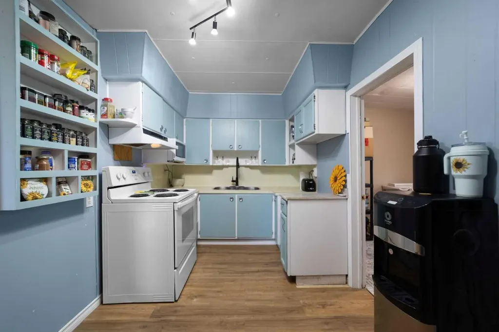 4704 50 Avenue Killam AB T0B2L0