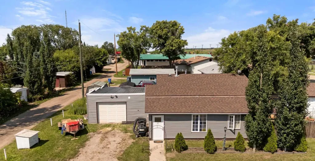 4704 50 Avenue Killam AB T0B2L0