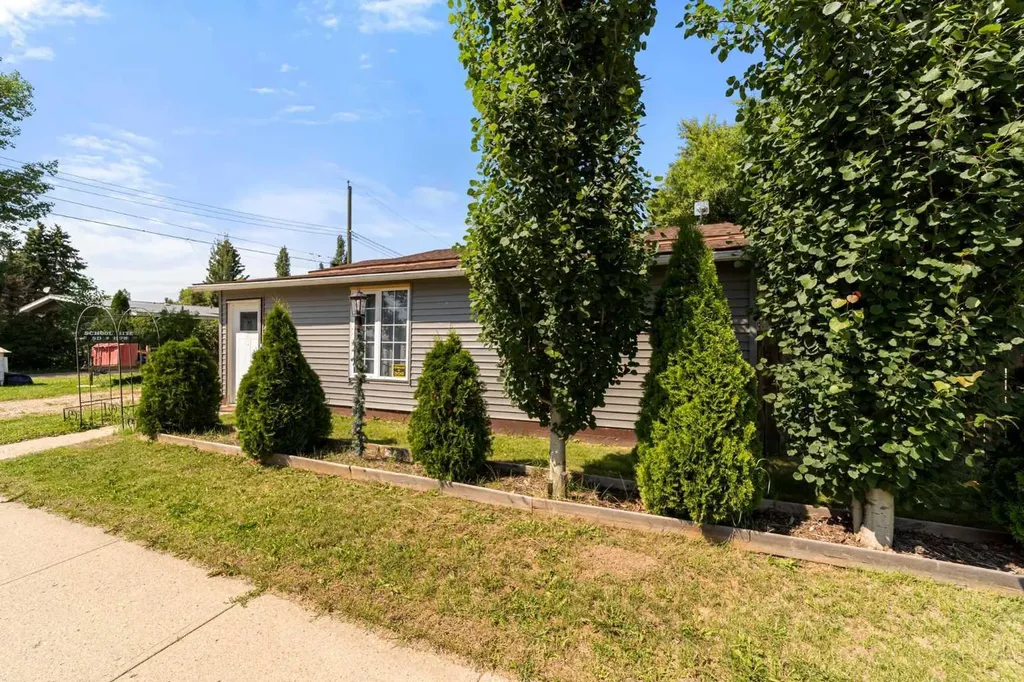 4704 50 Avenue Killam AB T0B2L0