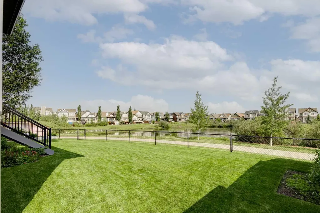 126 Reunion Landing NW Airdrie AB T4B 3W4
