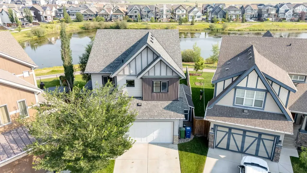 126 Reunion Landing NW Airdrie AB T4B 3W4