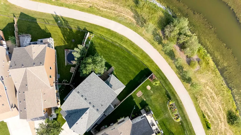 126 Reunion Landing NW Airdrie AB T4B 3W4
