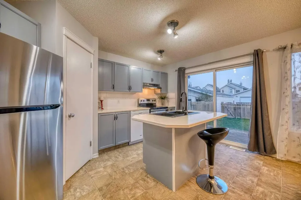 81 Prestwick Avenue SE Calgary AB T2Z 3W7