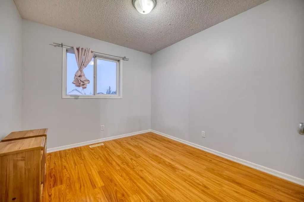 81 Prestwick Avenue SE Calgary AB T2Z 3W7