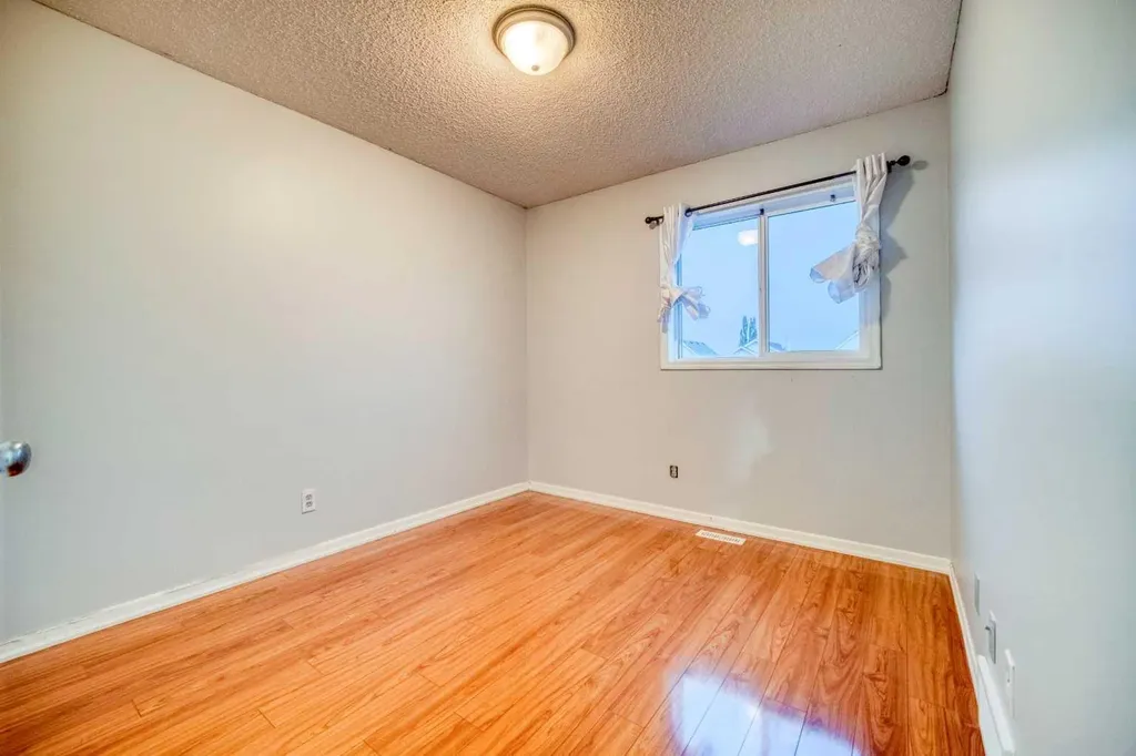 81 Prestwick Avenue SE Calgary AB T2Z 3W7