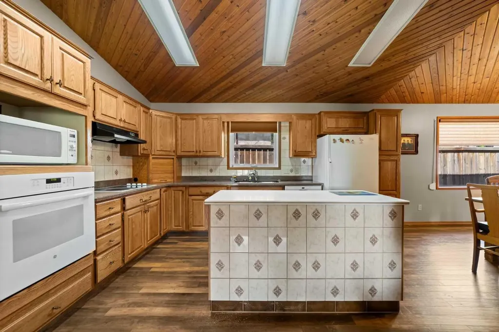 4901 52 Street Killam AB T0B 2L0