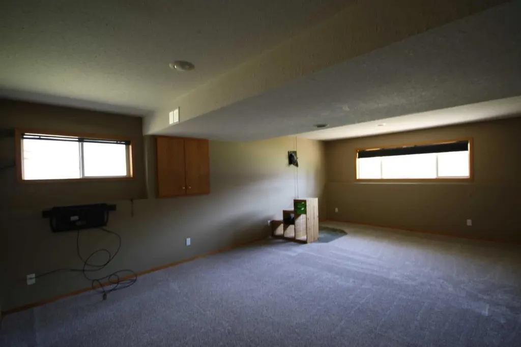 209 Strathaven Bay Strathmore AB T1P 1N4