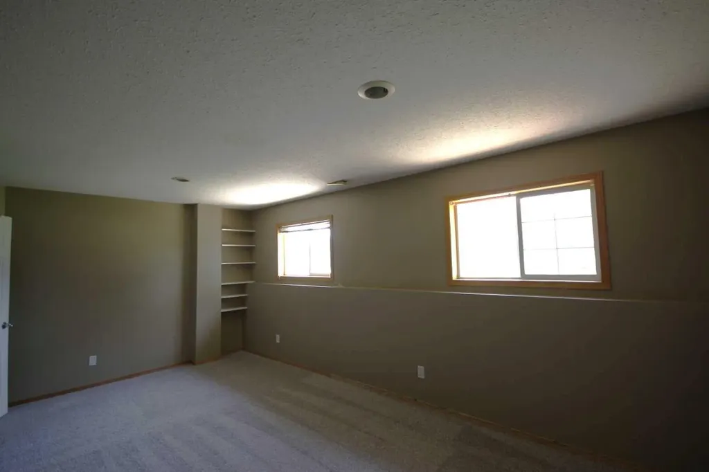 209 Strathaven Bay Strathmore AB T1P 1N4