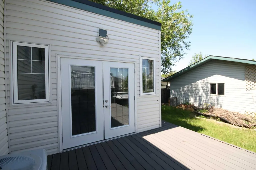 209 Strathaven Bay Strathmore AB T1P 1N4