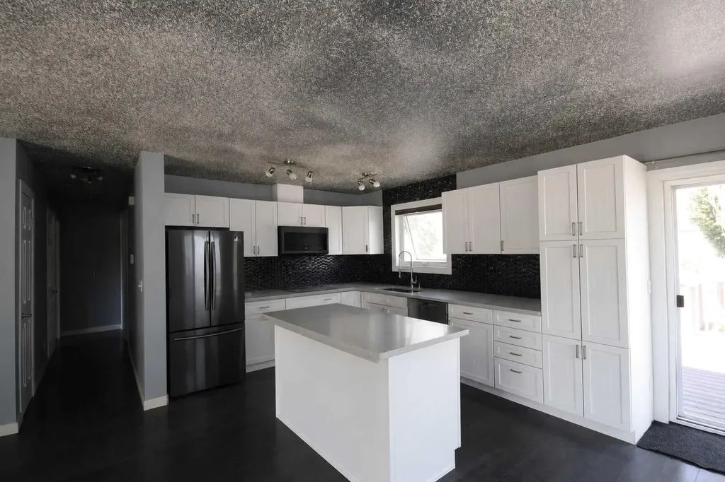209 Strathaven Bay Strathmore AB T1P 1N4