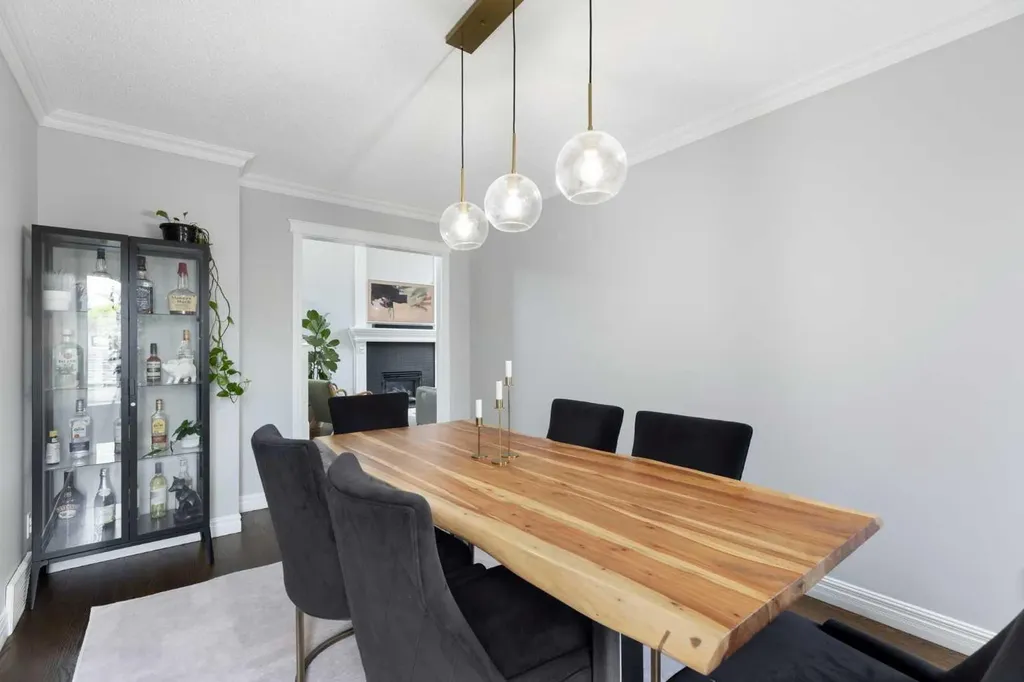13 Somerset Park SW Calgary AB T2Y 3H3