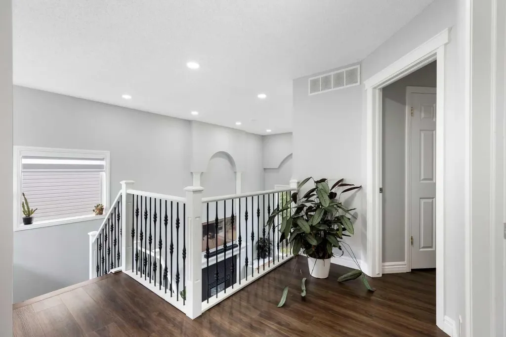 13 Somerset Park SW Calgary AB T2Y 3H3