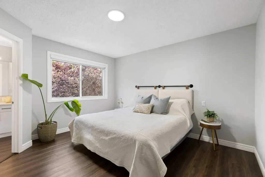 13 Somerset Park SW Calgary AB T2Y 3H3