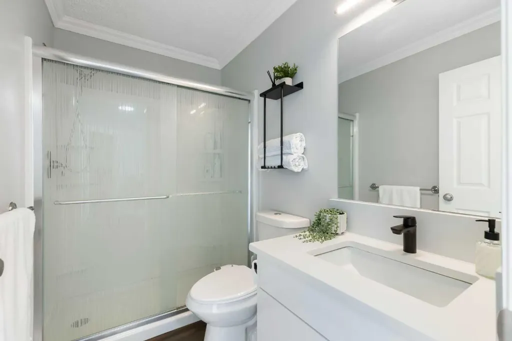 13 Somerset Park SW Calgary AB T2Y 3H3