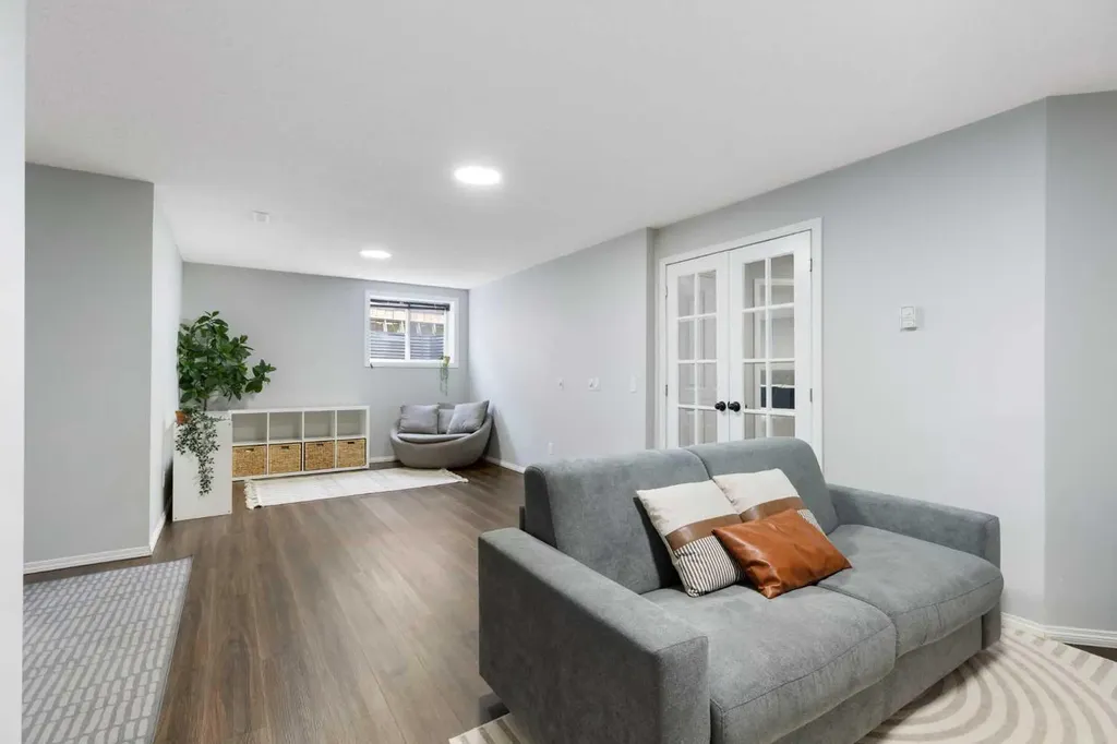 13 Somerset Park SW Calgary AB T2Y 3H3