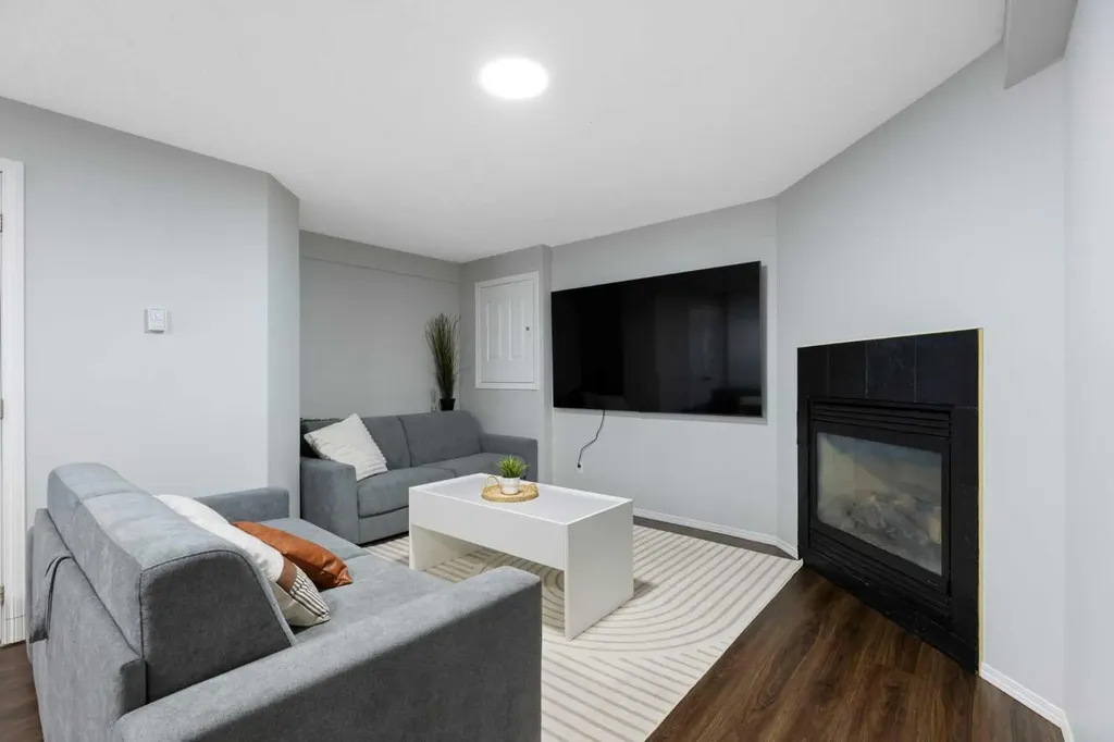 13 Somerset Park SW Calgary AB T2Y 3H3