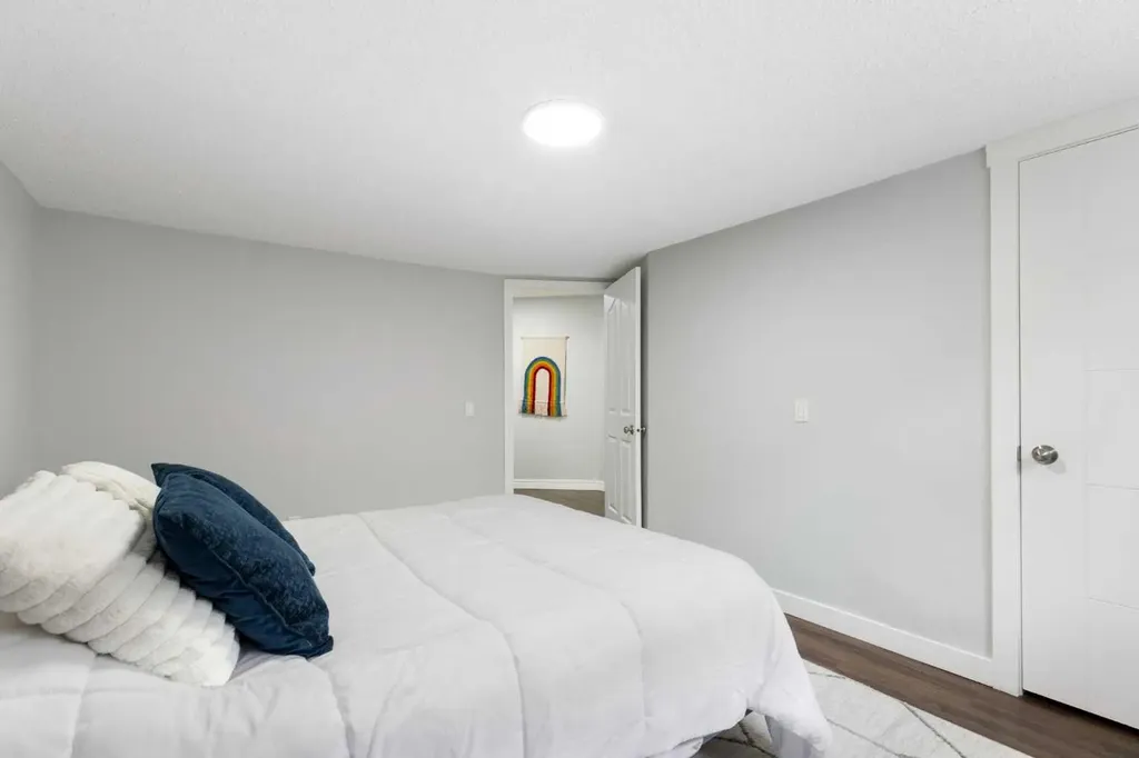 13 Somerset Park SW Calgary AB T2Y 3H3