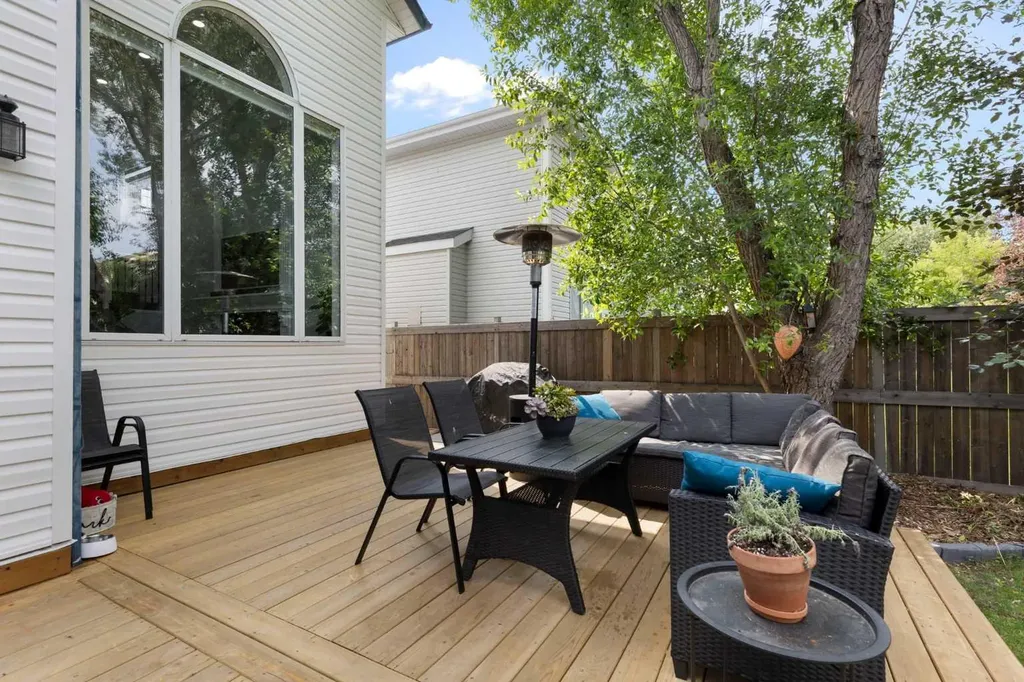 13 Somerset Park SW Calgary AB T2Y 3H3