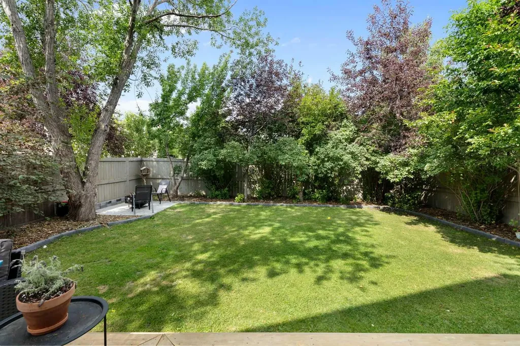 13 Somerset Park SW Calgary AB T2Y 3H3