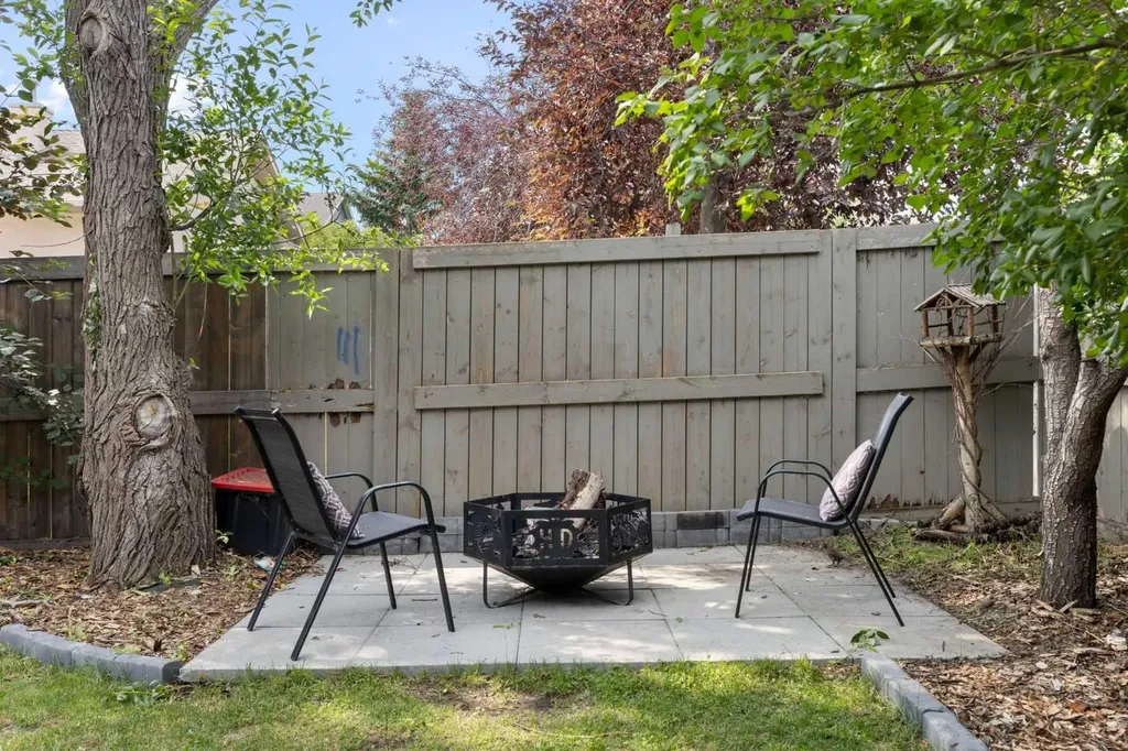 13 Somerset Park SW Calgary AB T2Y 3H3