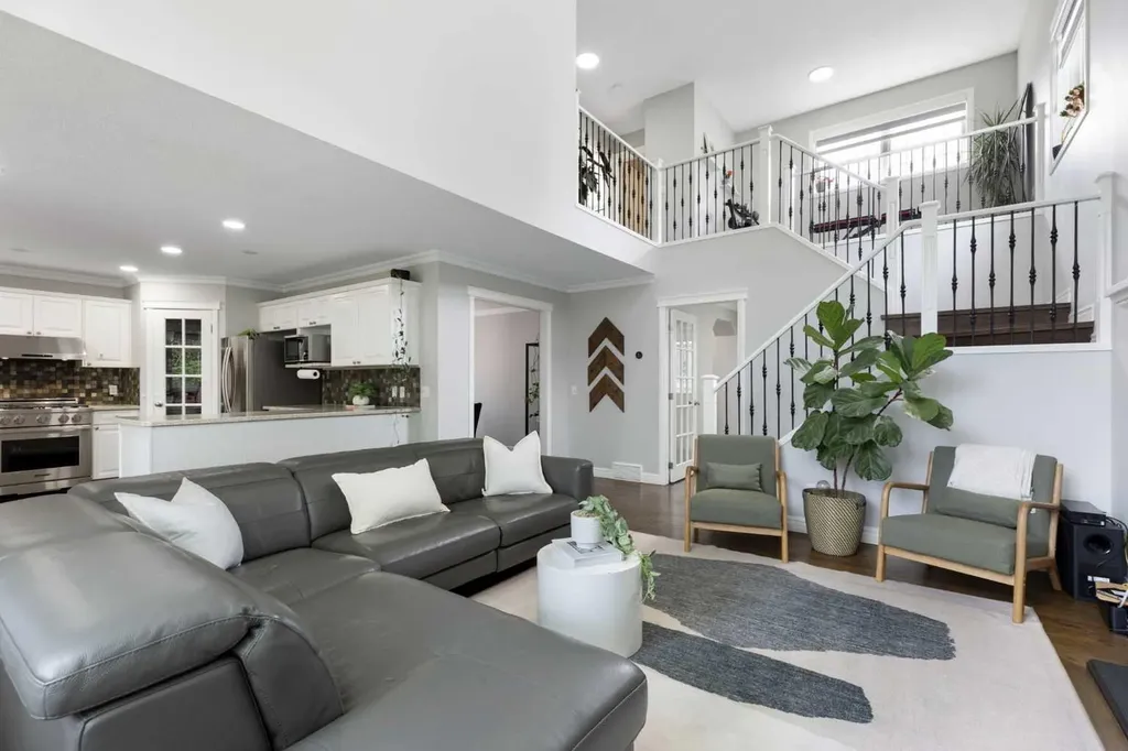 13 Somerset Park SW Calgary AB T2Y 3H3