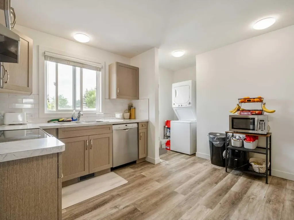 1109 Lakemount Boulevard S Lethbridge AB T1K 3S4