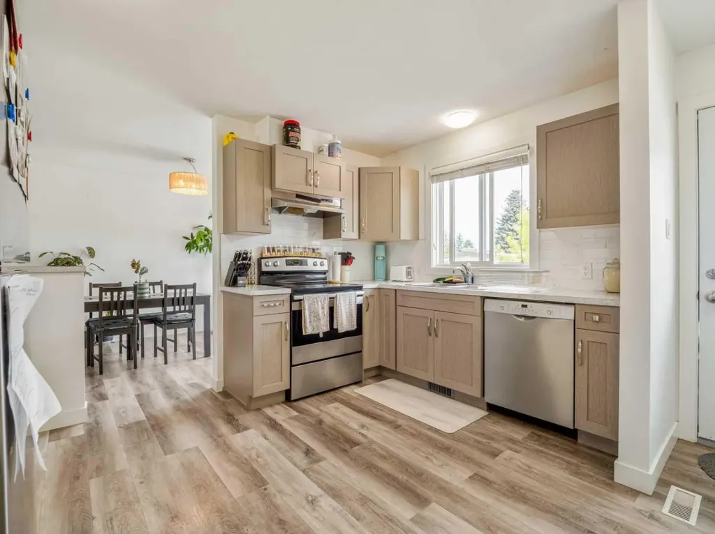 1109 Lakemount Boulevard S Lethbridge AB T1K 3S4