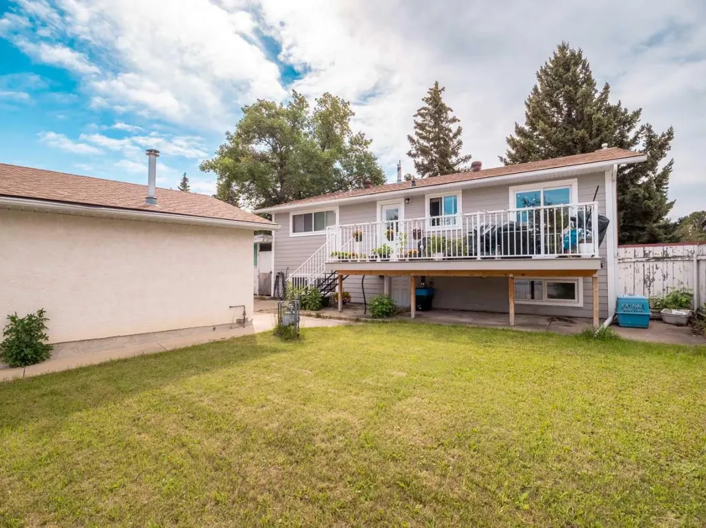 1109 Lakemount Boulevard S Lethbridge AB T1K 3S4