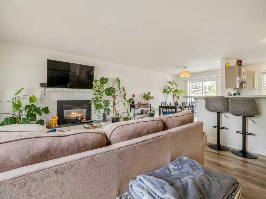 1109 Lakemount Boulevard S Lethbridge AB T1K 3S4