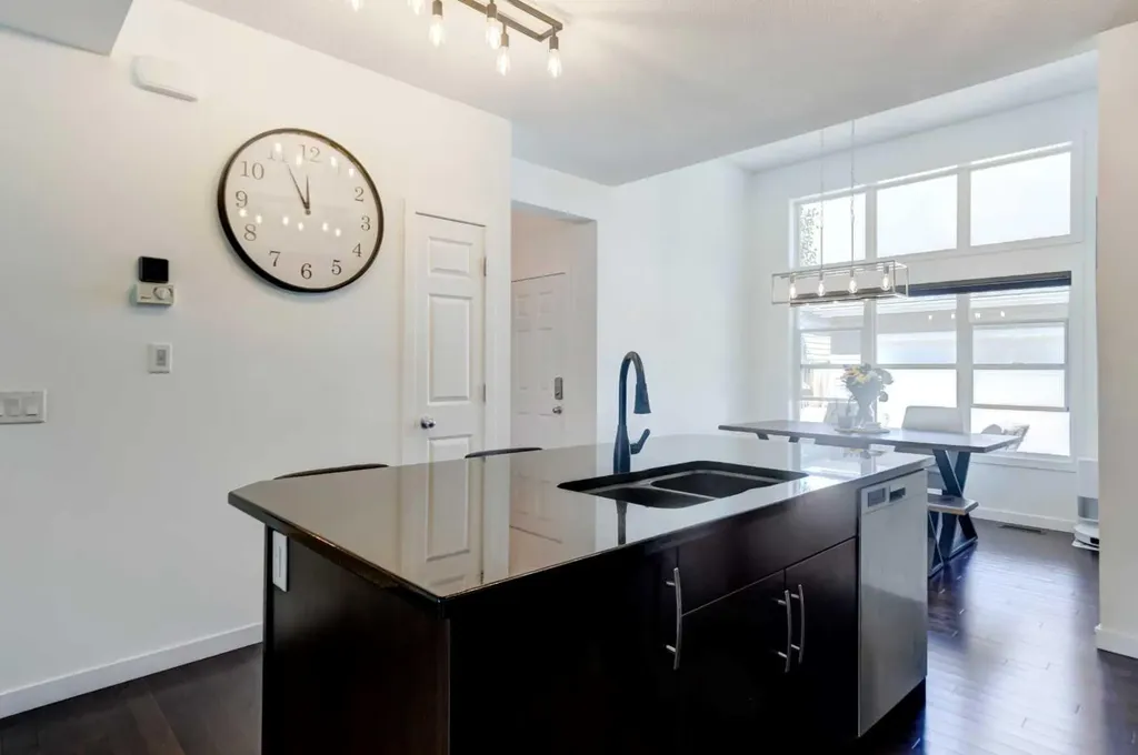 1058 New Brighton Park SE Calgary AB T2Z 0Y1