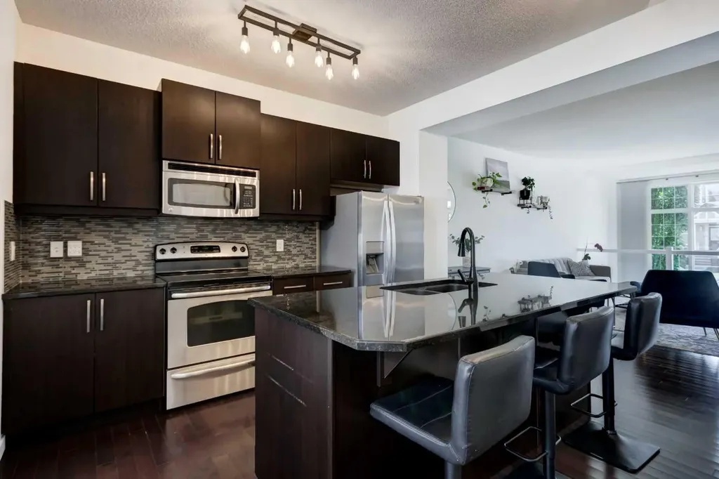 1058 New Brighton Park SE Calgary AB T2Z 0Y1