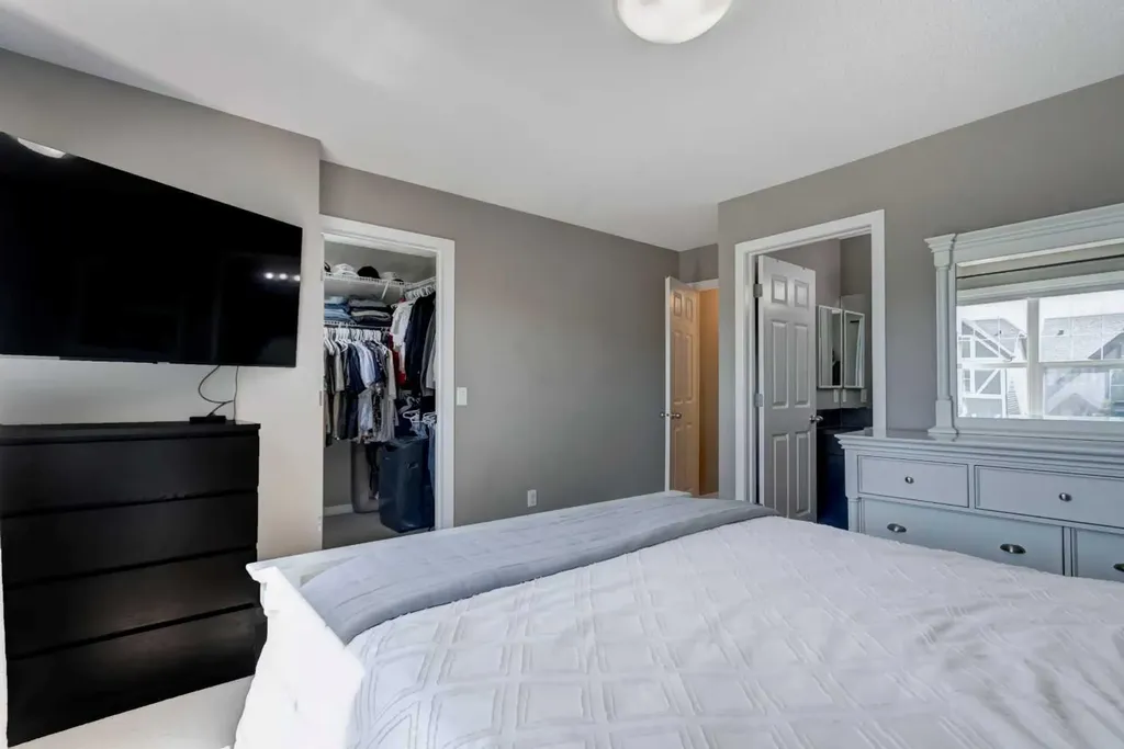 1058 New Brighton Park SE Calgary AB T2Z 0Y1