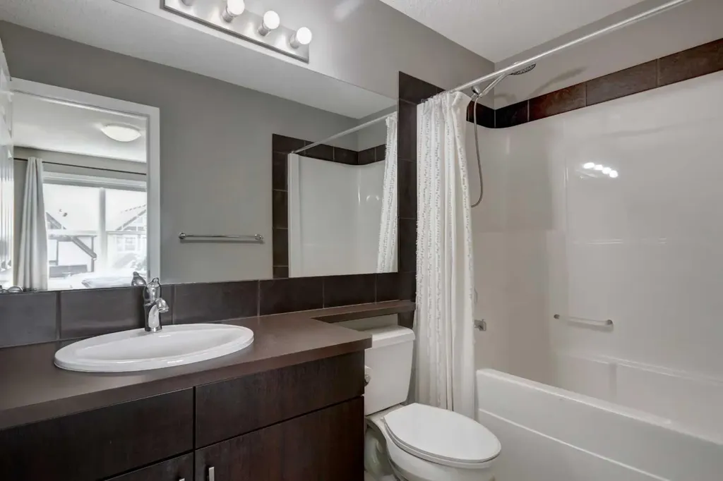1058 New Brighton Park SE Calgary AB T2Z 0Y1