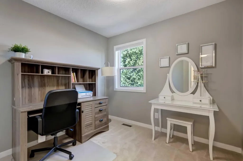 1058 New Brighton Park SE Calgary AB T2Z 0Y1