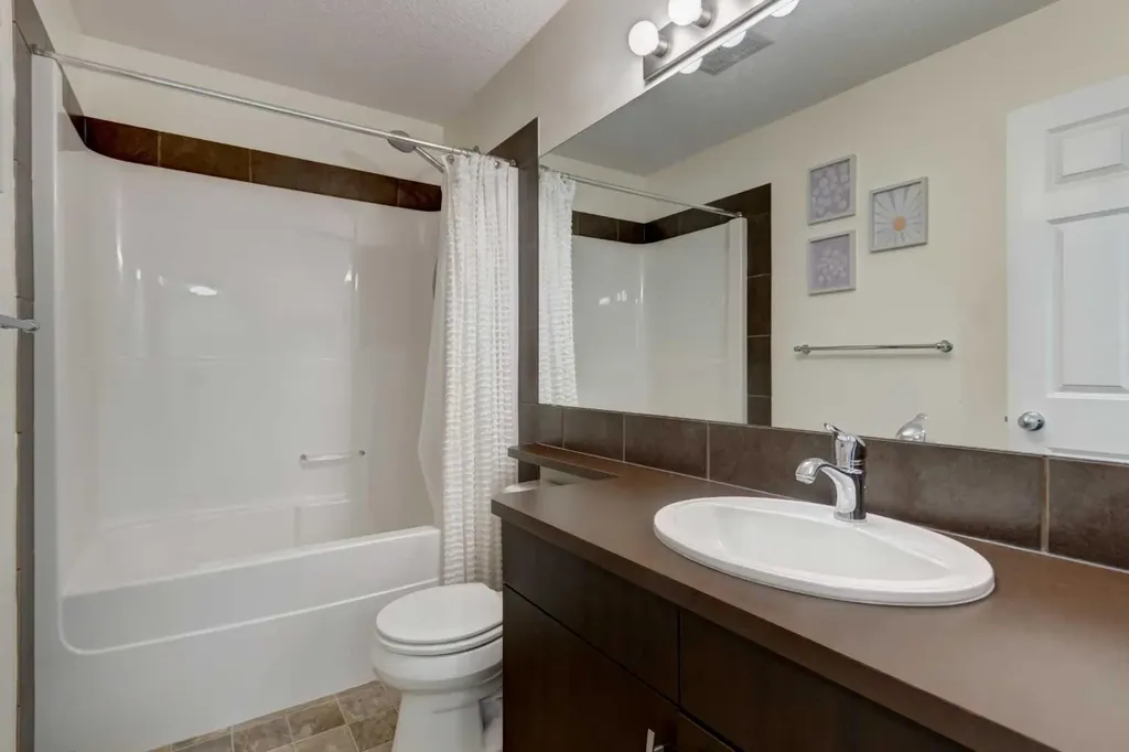 1058 New Brighton Park SE Calgary AB T2Z 0Y1
