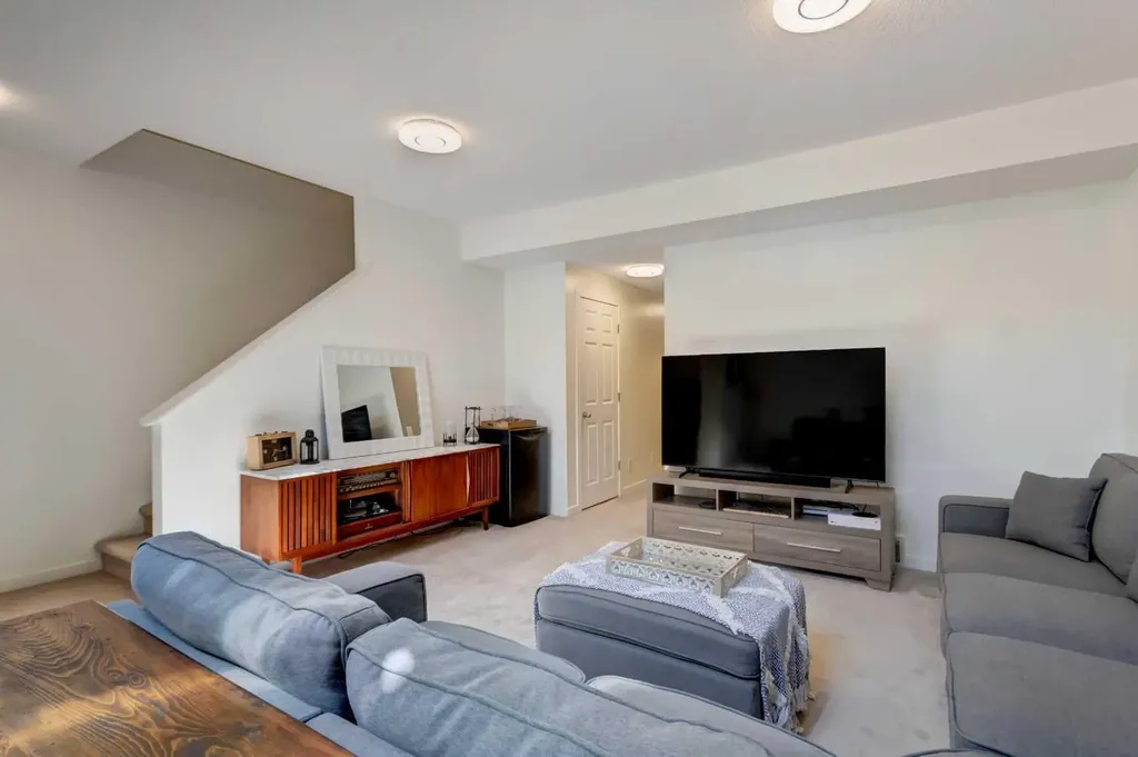 1058 New Brighton Park SE Calgary AB T2Z 0Y1