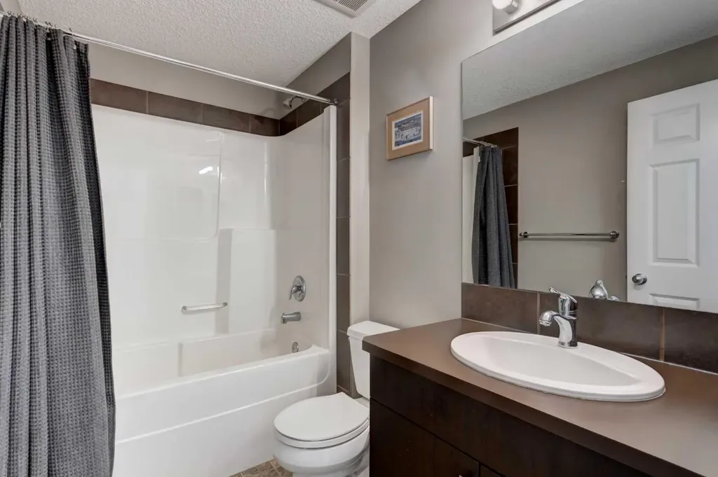 1058 New Brighton Park SE Calgary AB T2Z 0Y1