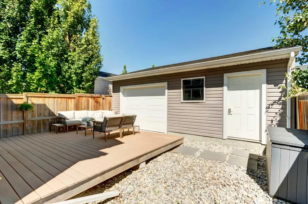 1058 New Brighton Park SE Calgary AB T2Z 0Y1